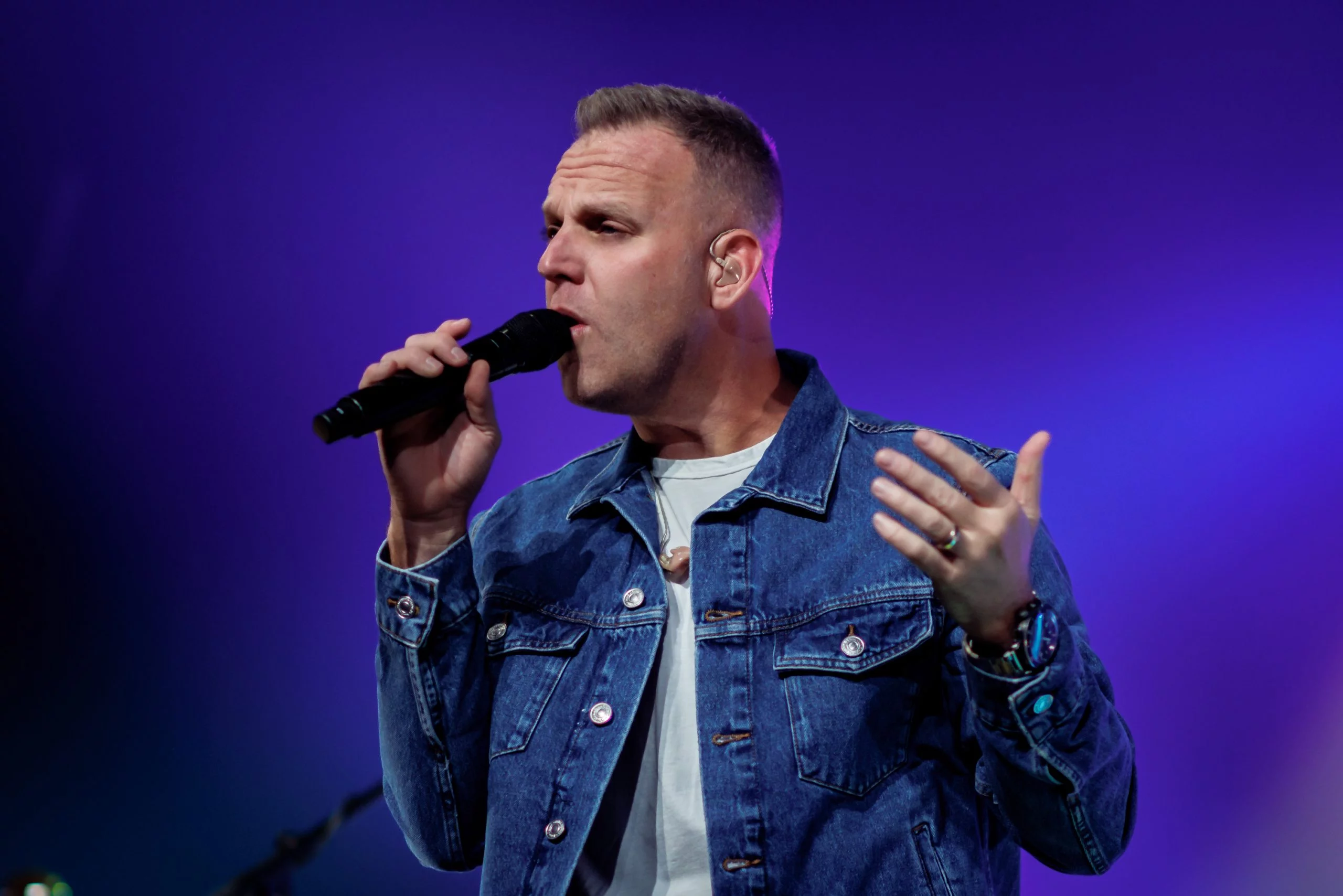 Crowd at a Matthew West show